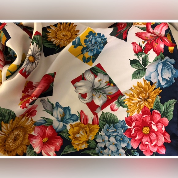 Museum of Fine Arts Boston 100%Pure Silk Scarf Floral 34” x 34” Lily Hortencia - Picture 5 of 15